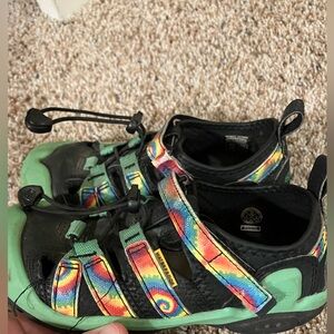 EUC boys green and tie dye Keen sandals